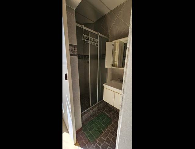 1 BEDROOM PROPERTY TO RENT IN NEWLANDS